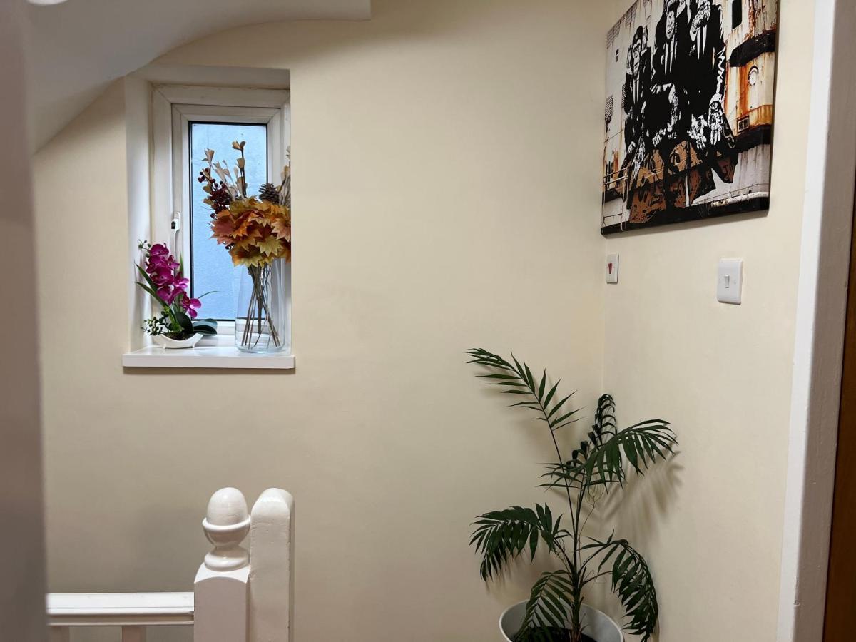 Kensal Lodge 2 Guest House Лондон Экстерьер фото