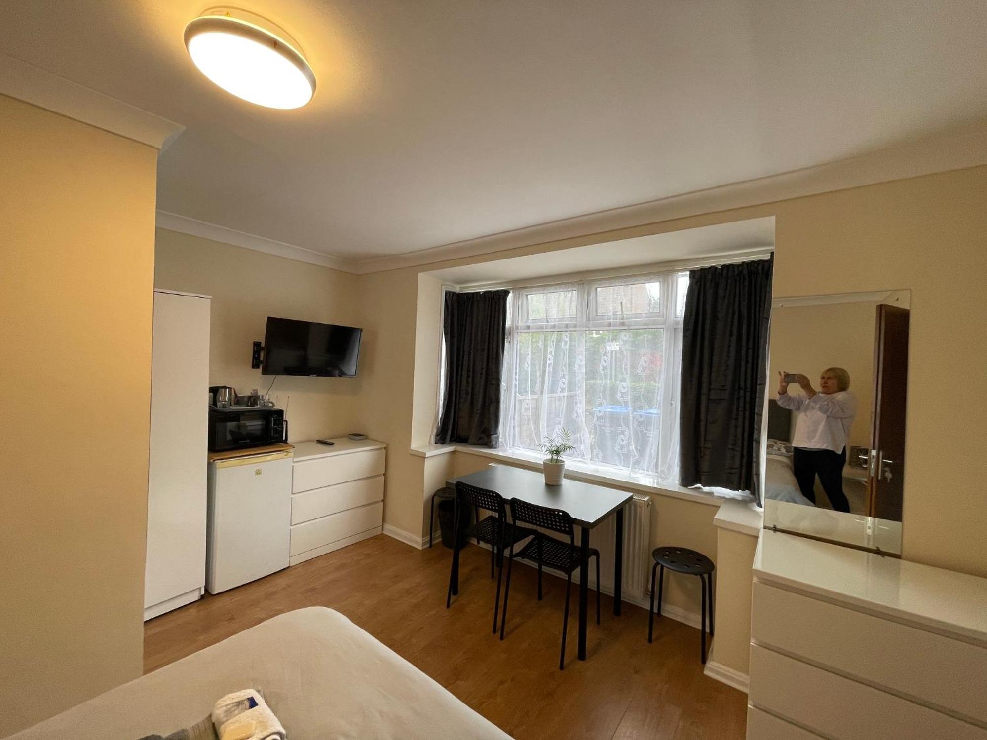 Kensal Lodge 2 Guest House Лондон Экстерьер фото